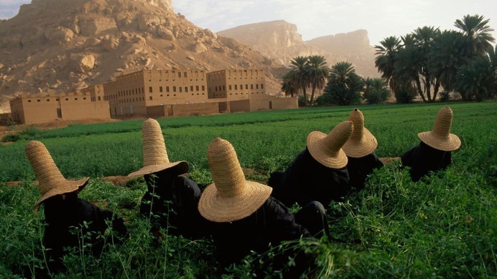 Una de las fotografías expuestas en la exposición 'Colores del mundo' instalada en la plaza del Arenal