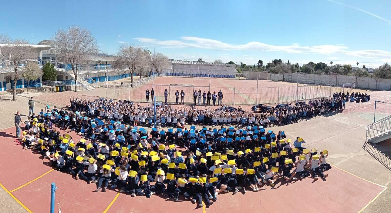 El Centro Docente María también ha sido el punto de entrega de ayuda humanitaria para Ucrania en el Aljarafe.