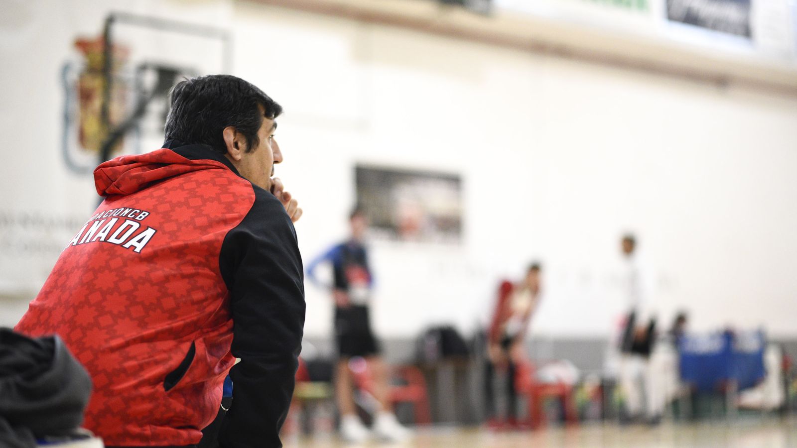 Pablo Pin observa las evoluciones de sus jugadores durante un entrenamiento