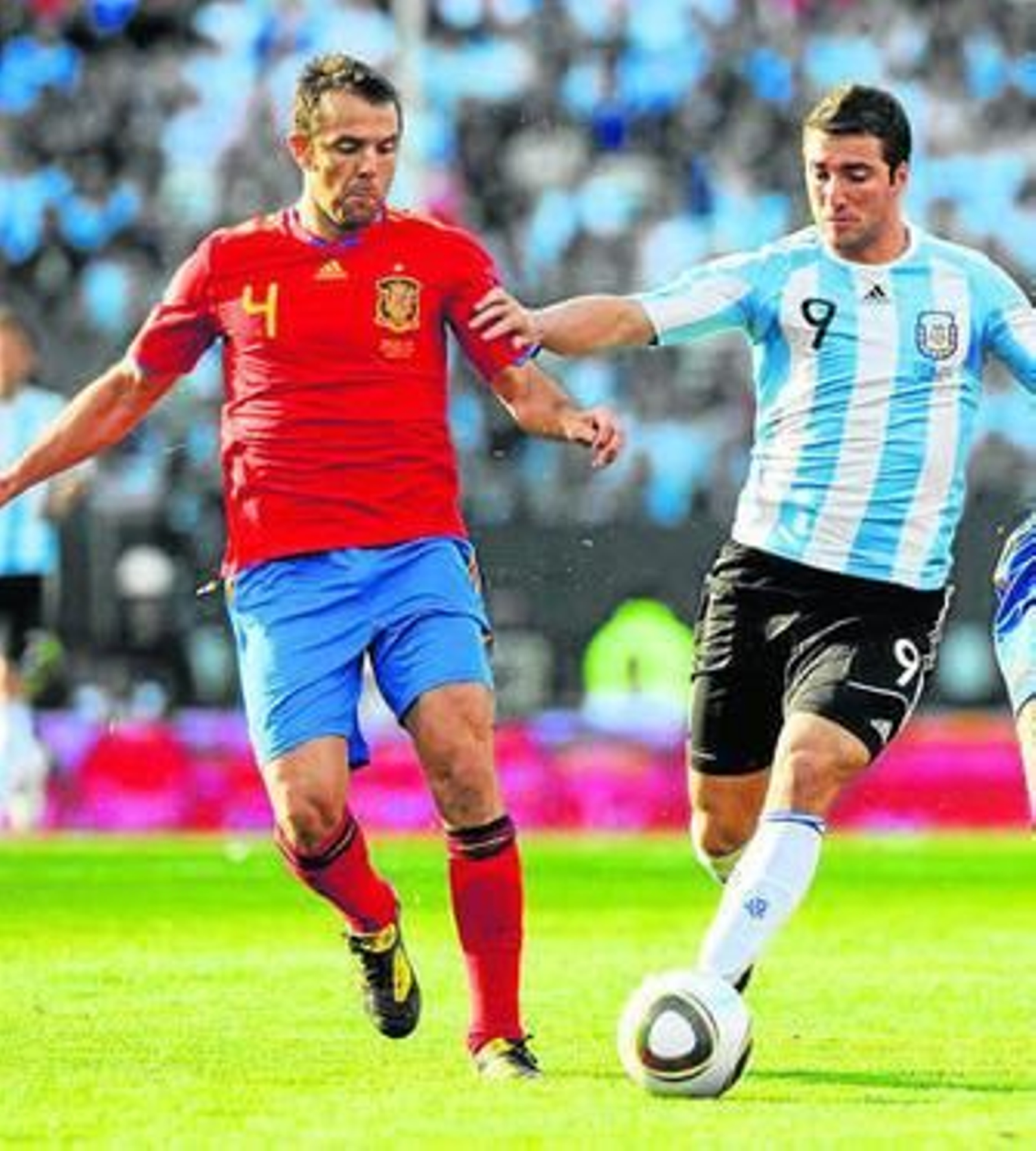 Marchena -izquierda- conversa con Oltra en un entrenamiento con el Dépor. Marchena -izquierda- conversa con Oltra en un entrenamiento con el Dépor.