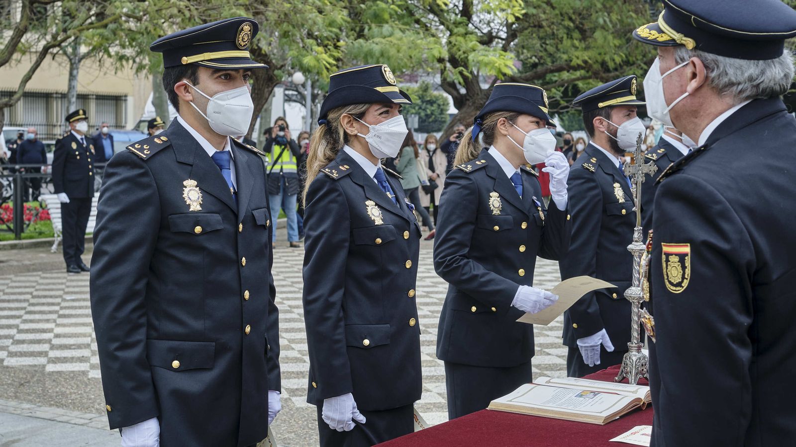 Acto de  juramento de 22 nuevos inspectores de la Policía Nacional en la Plaza de España.