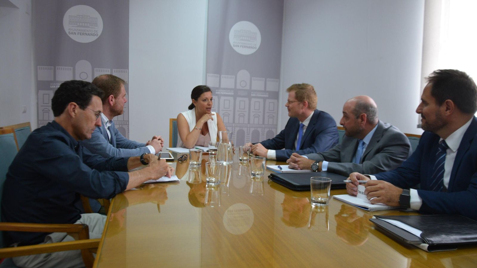 Reunión del Ayuntamiento con el equipo de Ten Brinke para el desarrollo de Janer. Reunión del Ayuntamiento con el equipo de Ten Brinke para el desarrollo de Janer.