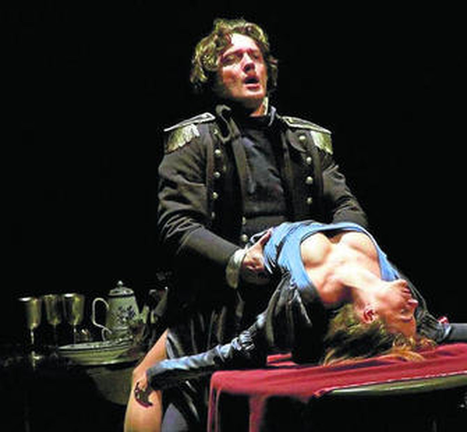 Josep Linuesa y Amaia Salamanca en 'La Marquesa de O'.