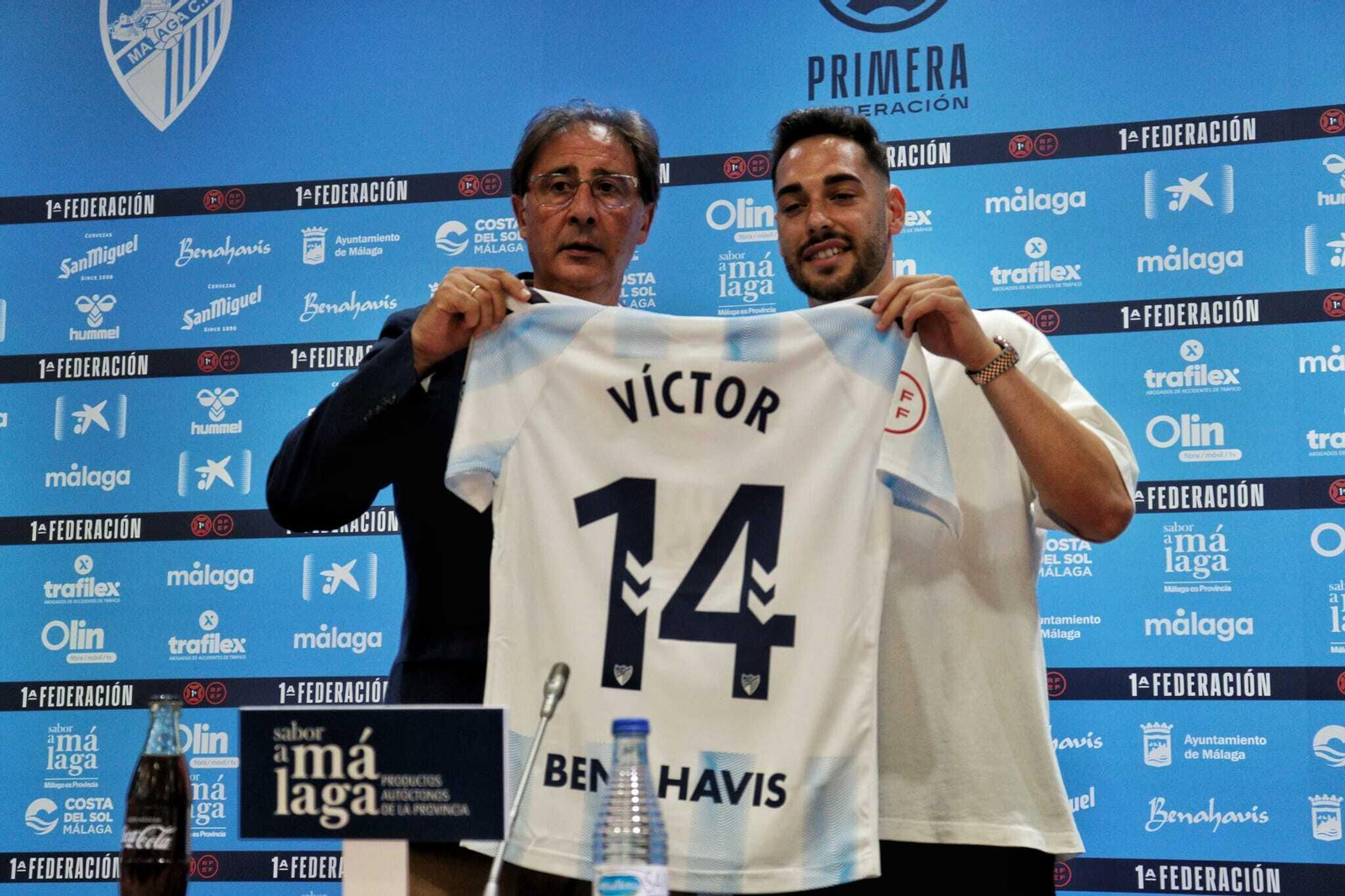 La presentación de Víctor García, en fotos