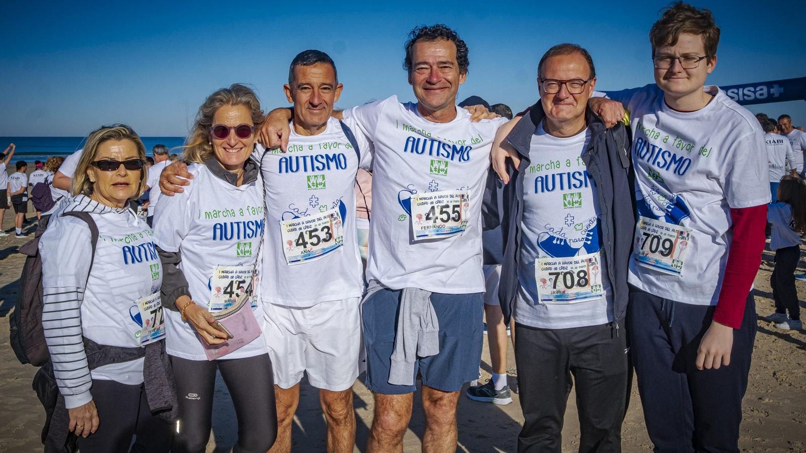 Búscate entre las imágenes de la  ‘I Marcha a favor del autismo’ en Cádiz