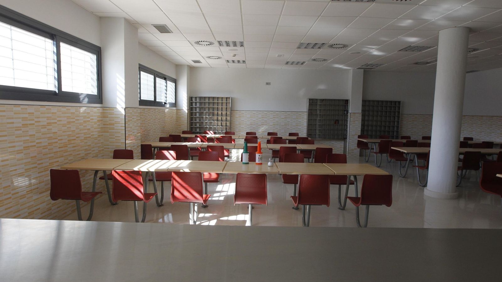 El comedor tiene capacidad para 72 personas.