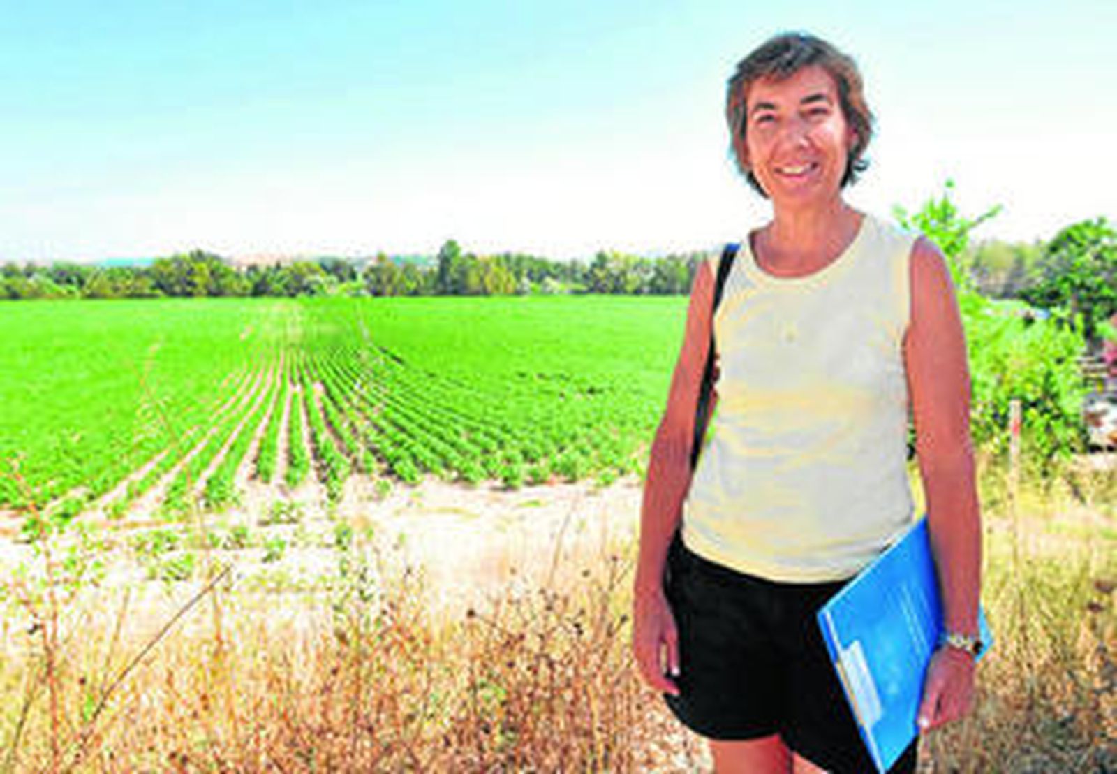 Marta González del Tánago, en la loma de Lomopardo, con el río Guadalete a sus espaldas.