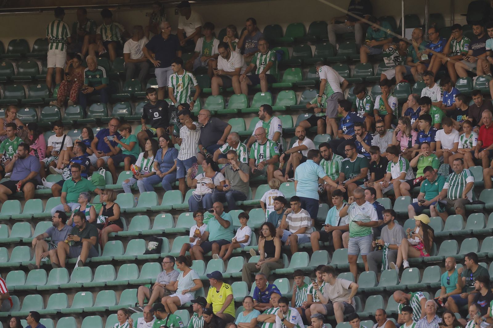 Búscate en las fotos del Betis-Atlético de Madrid