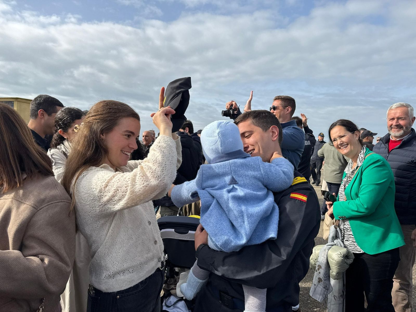 La dotación de la fragata 'Victoria' se encontró en la Base de Rota con sus familiares.