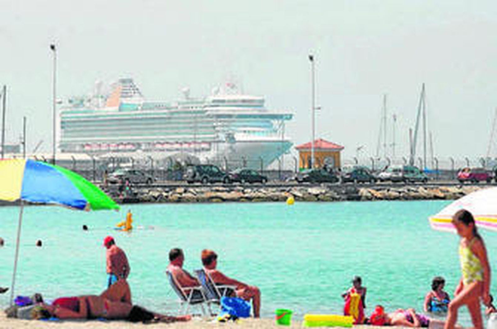 Instantánea de la playa de Poniente.