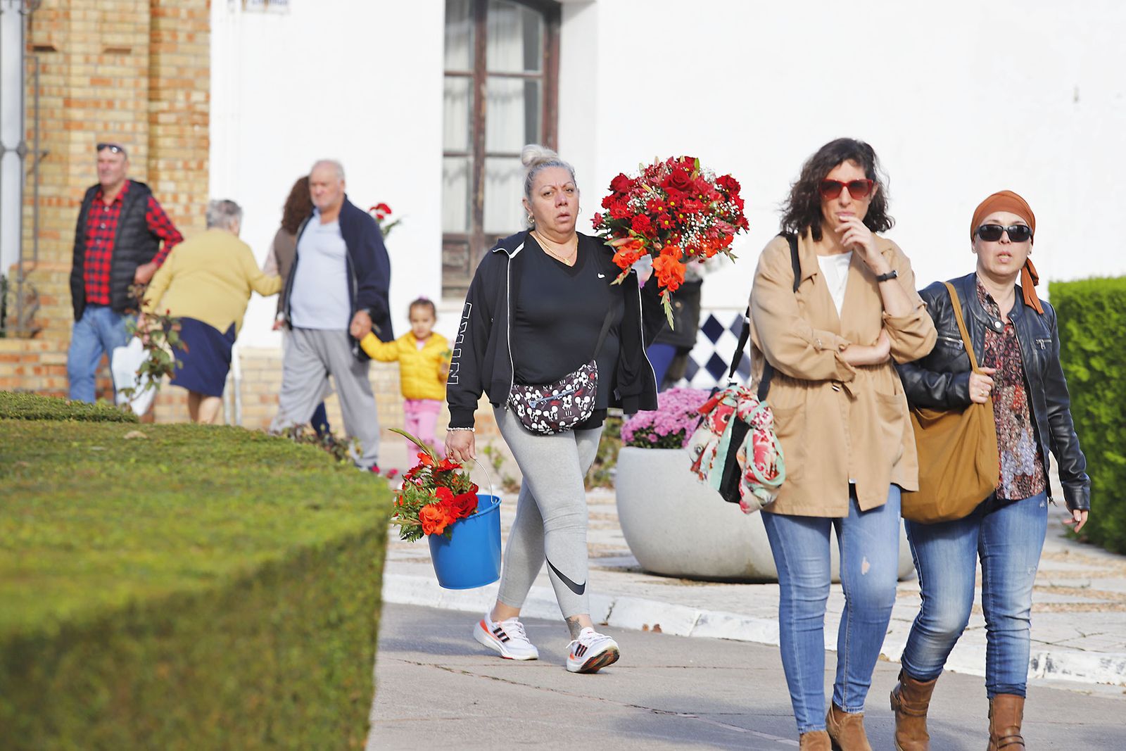 Imágenes del Día de Todos los Santos en el cementerio de la Soledad de Huelva