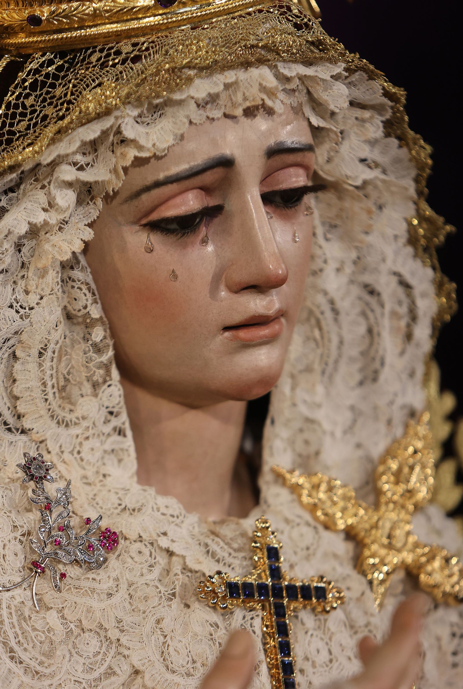 Las impresionantes imágenes de la Virgen de la Victoria en su besamanos