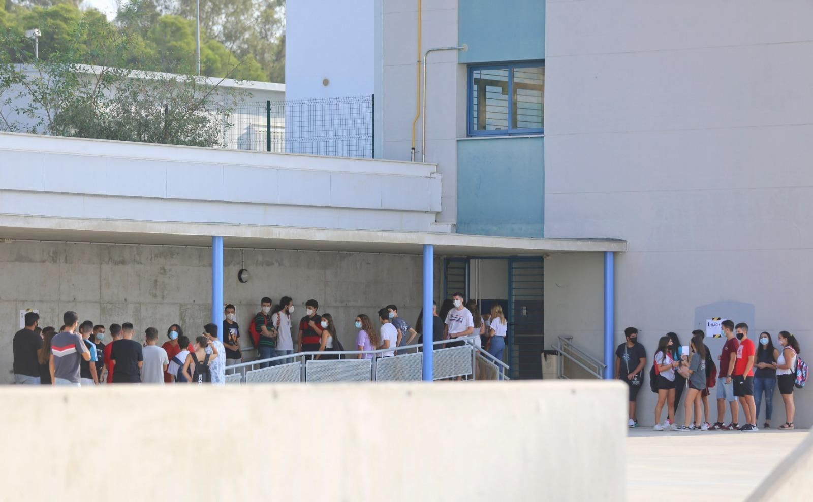 Fotos: Así han regresado a las aulas los estudiantes de Bachillerato en Málaga