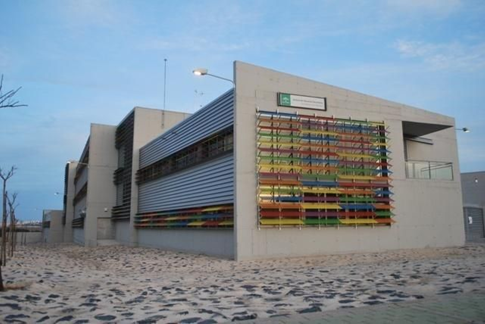 Fachada del IES Pérez Mercader.