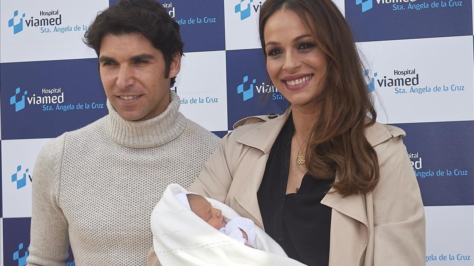 Cayetano Rivera y Eva González, tras nacer su hijo Cayetano el pasado marzo.