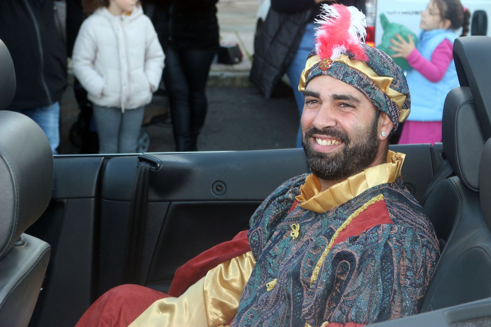 Los Reyes Magos visitan la barriada Río San Pedro