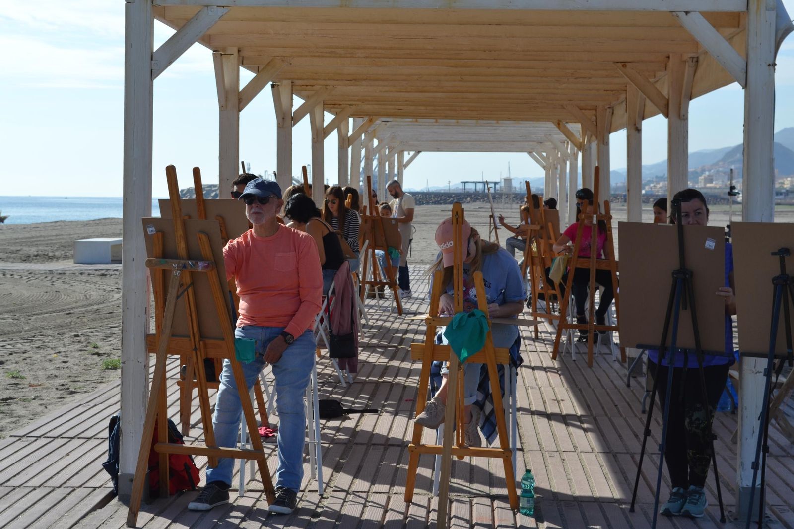 Artistas en la playa de Las Marinas.