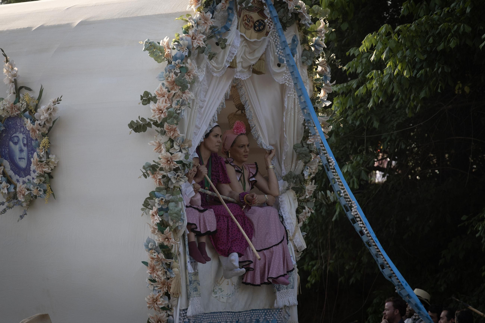 La Hermandad de Triana y Sevilla a su paso por el Vado de Quema