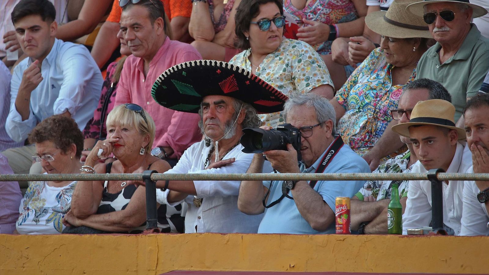 Público durante un festejo celebrado en la plaza de toros Las Palomas.