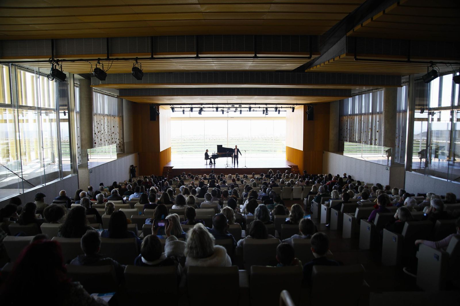 Imágenes del concierto de ópera y zarzuela de la OCAL en el auditorio de Cajamar en el PITA