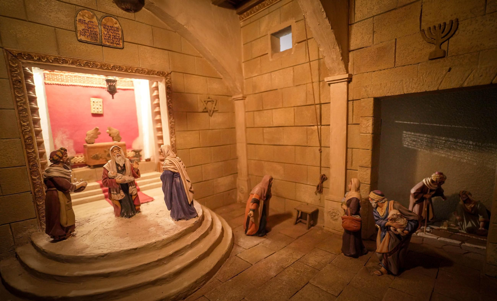 Imágenes de la exposición '50 Navidades montando el Belén' en Jerez