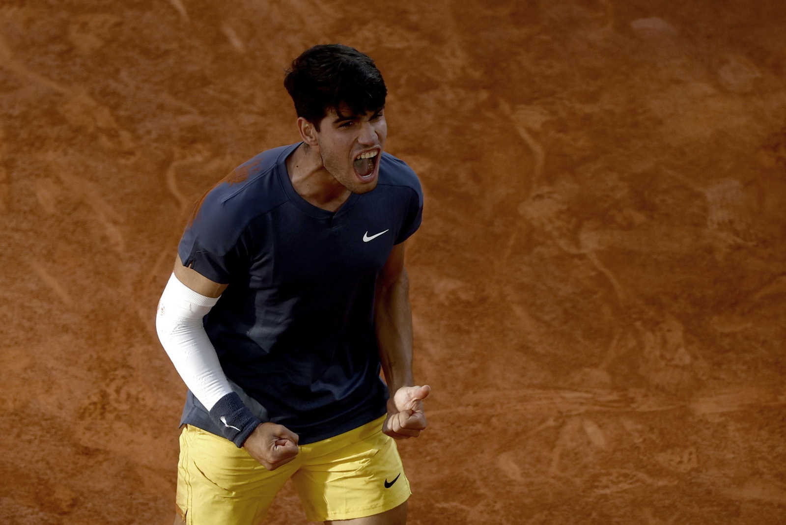 Las fotos del primer título de Carlos Alcaraz en Roland Garros