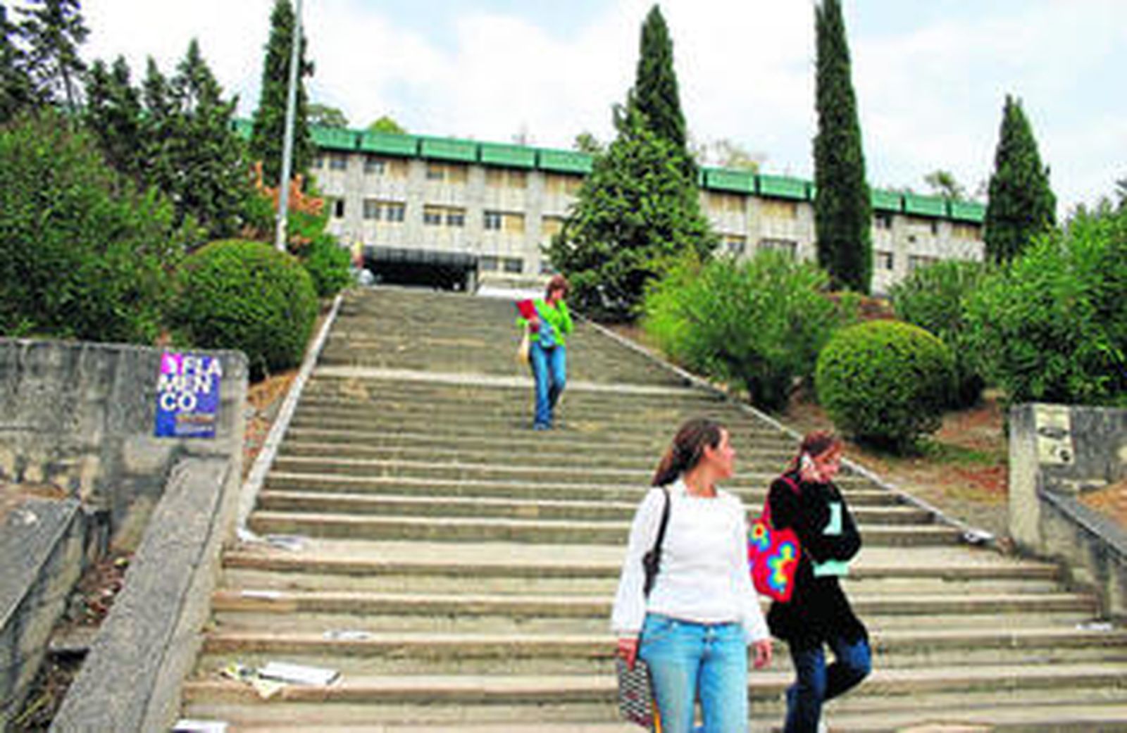 Acceso a la Facultad de Psicología de la Universidad de Granada.