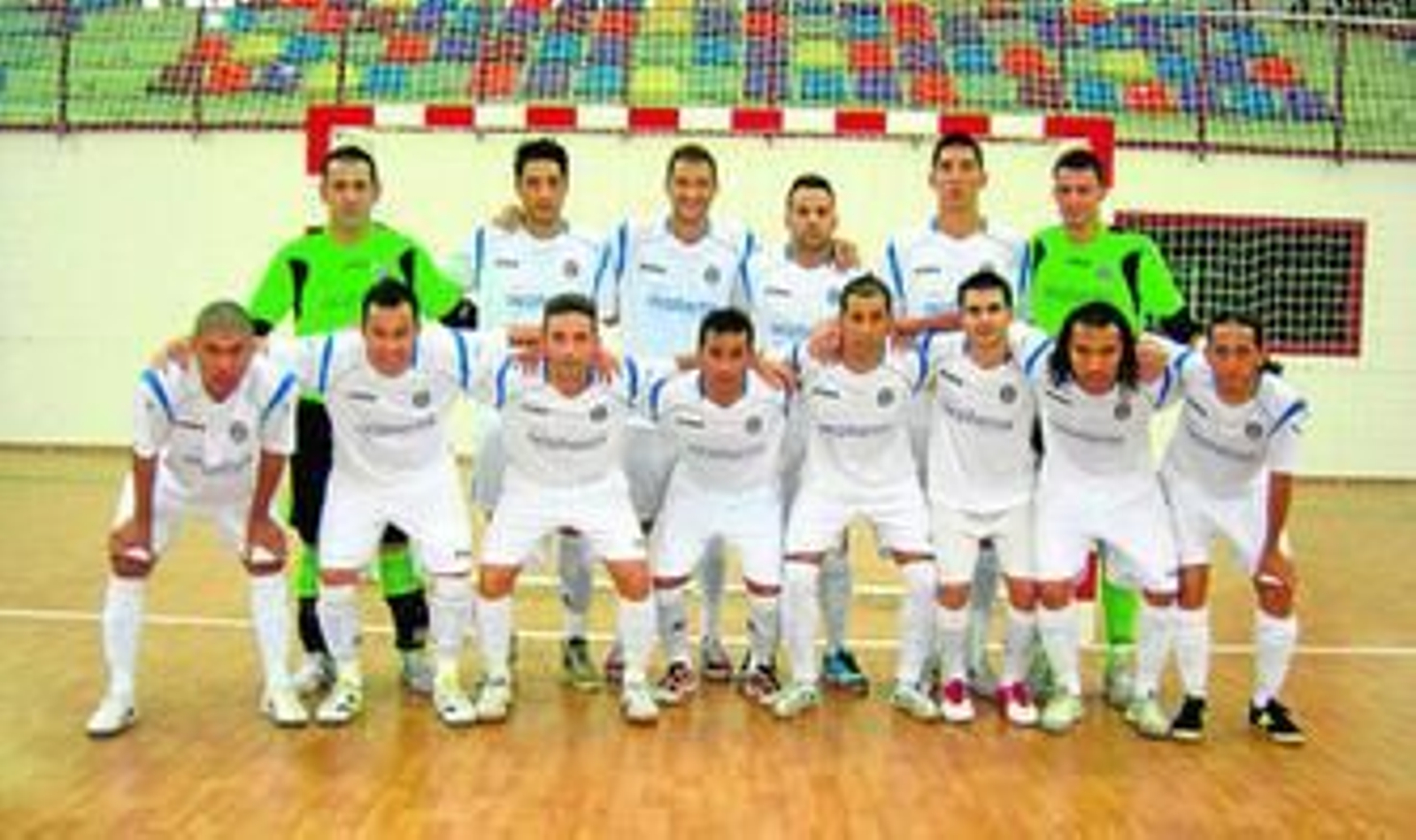 La plantilla del Oxipharma al completo posa en un partido de pretemporada.