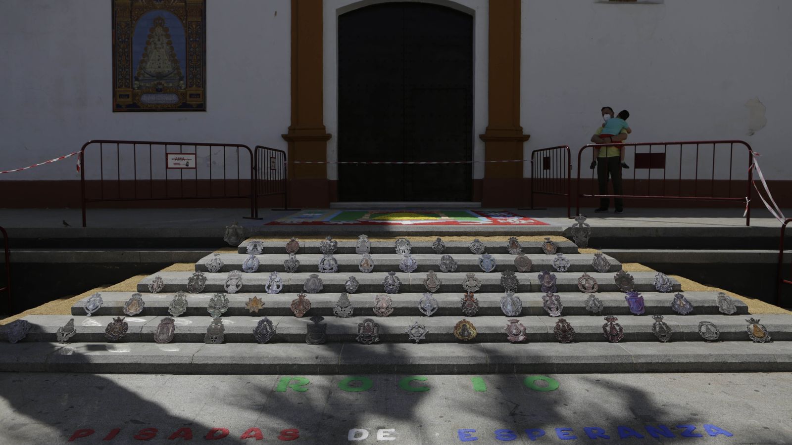 Imágenes de un viernes de Rocío sin romería