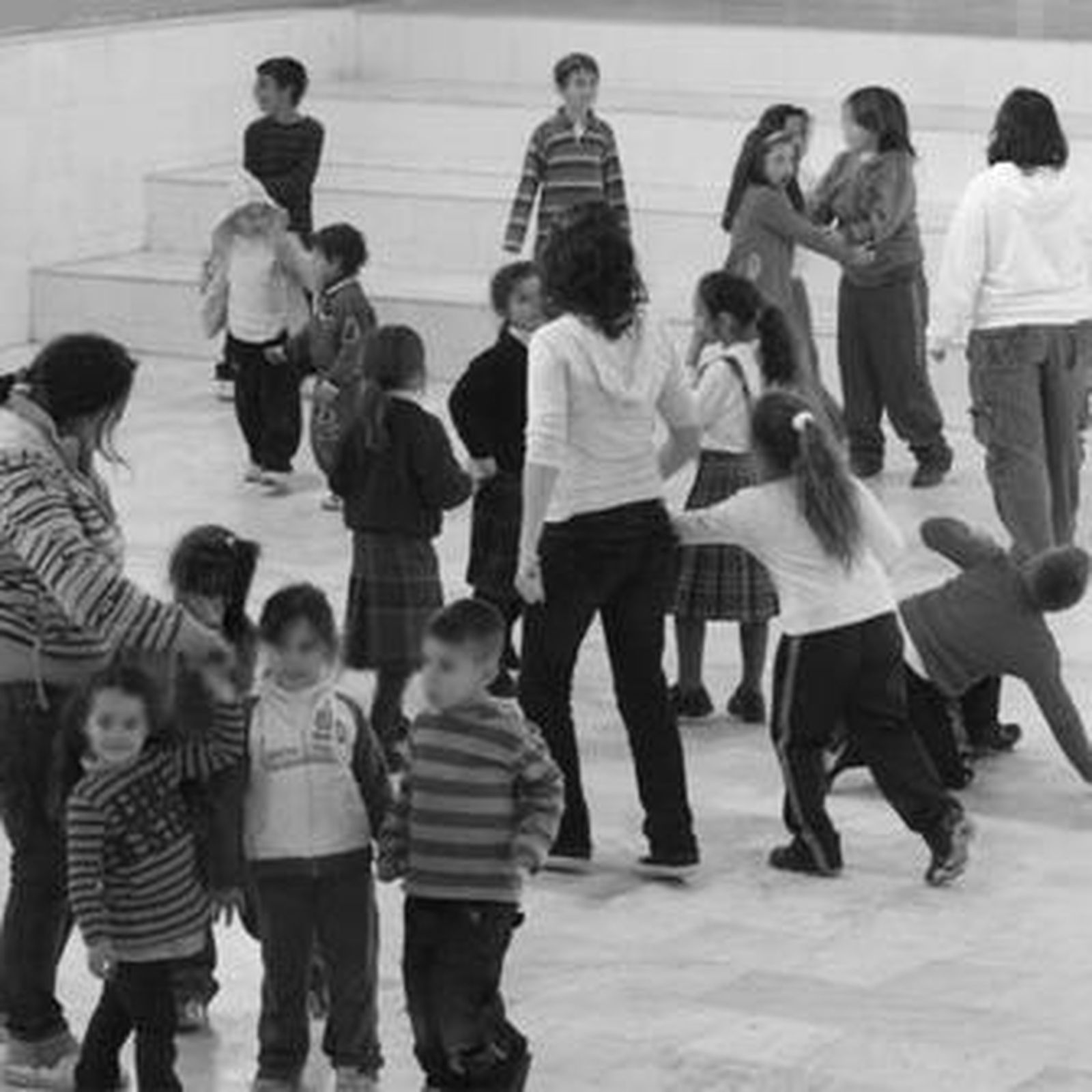 Varios niños y niñas, en una fiesta que el centro Contigo celebró hace unos días.