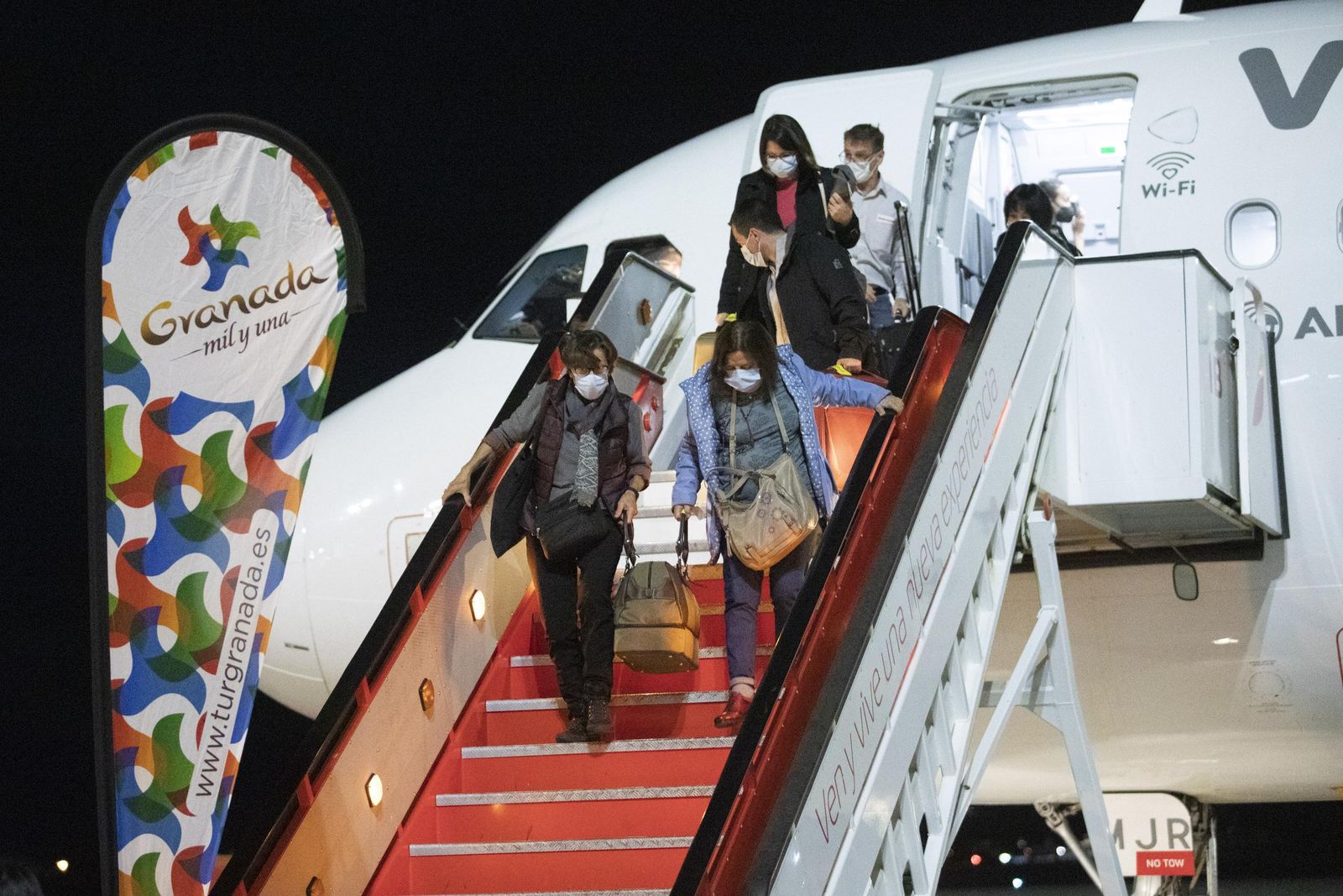 Fotos: Granada recibe el primer vuelo internacional tras la pandemia