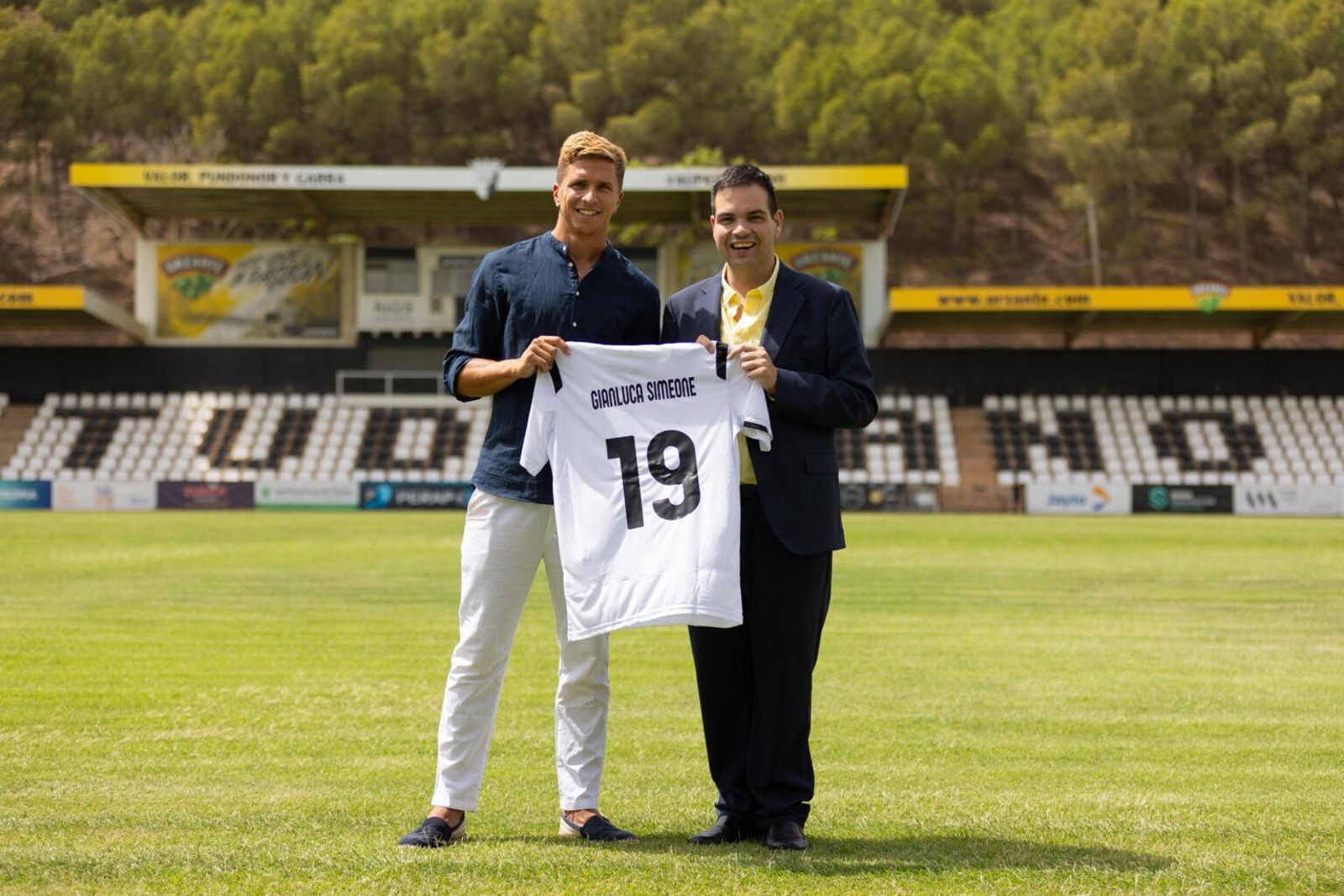 Gianluca Simeone seguirá jugando en 2ª RFEF. Gianluca Simeone seguirá jugando en 2ª RFEF.