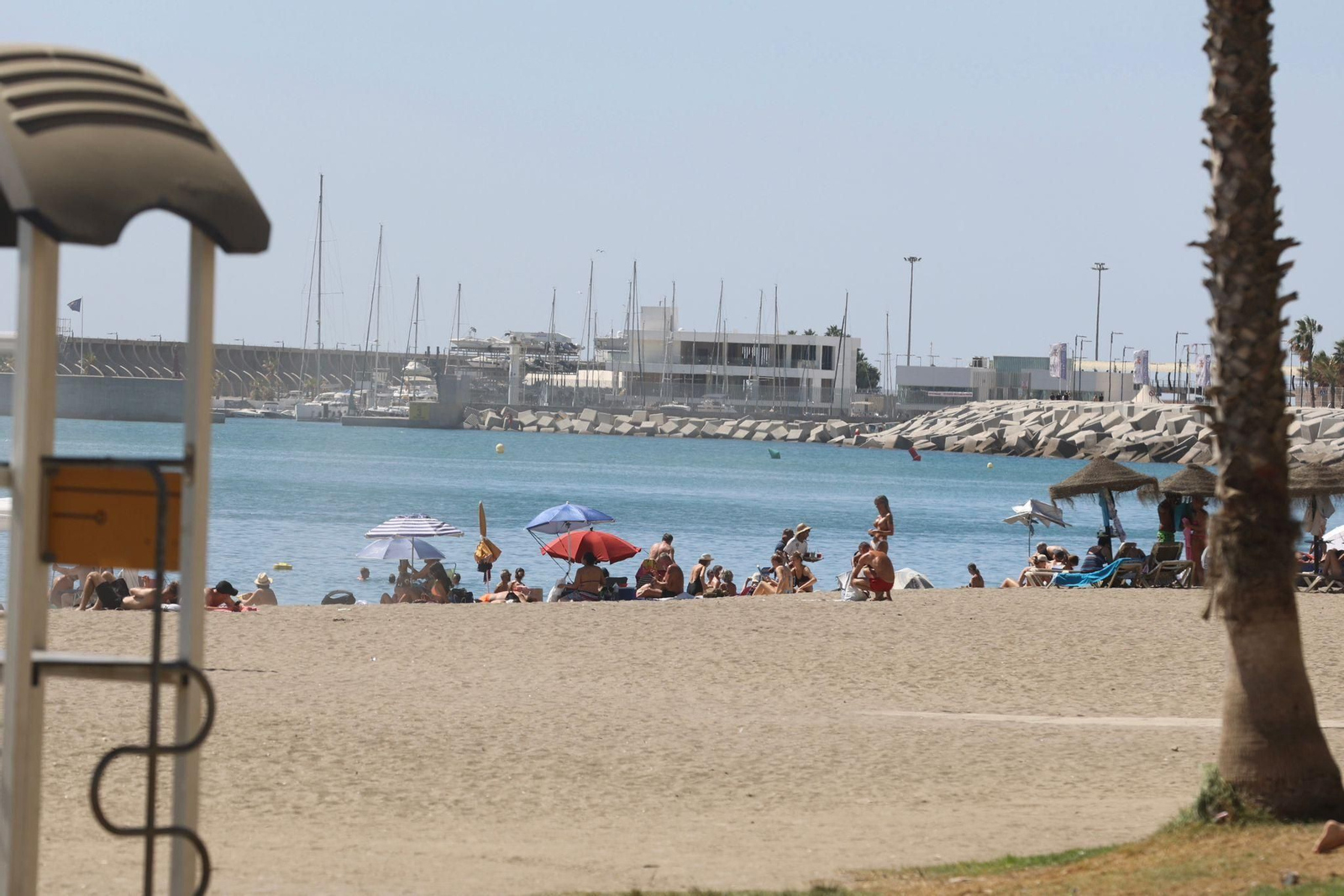 Las fotos del día de fuertes vientos en las playas de Málaga