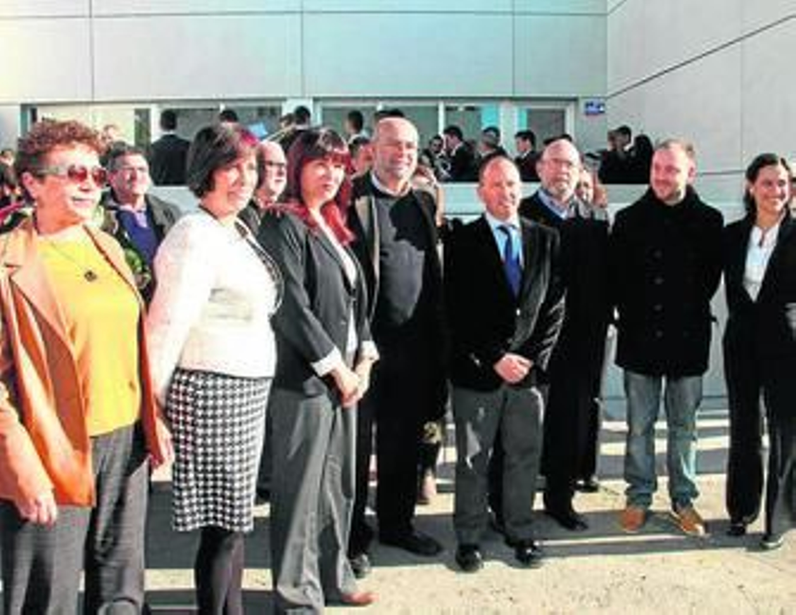 Las autoridades posan junto con los responsables de la Fundación Gerón.