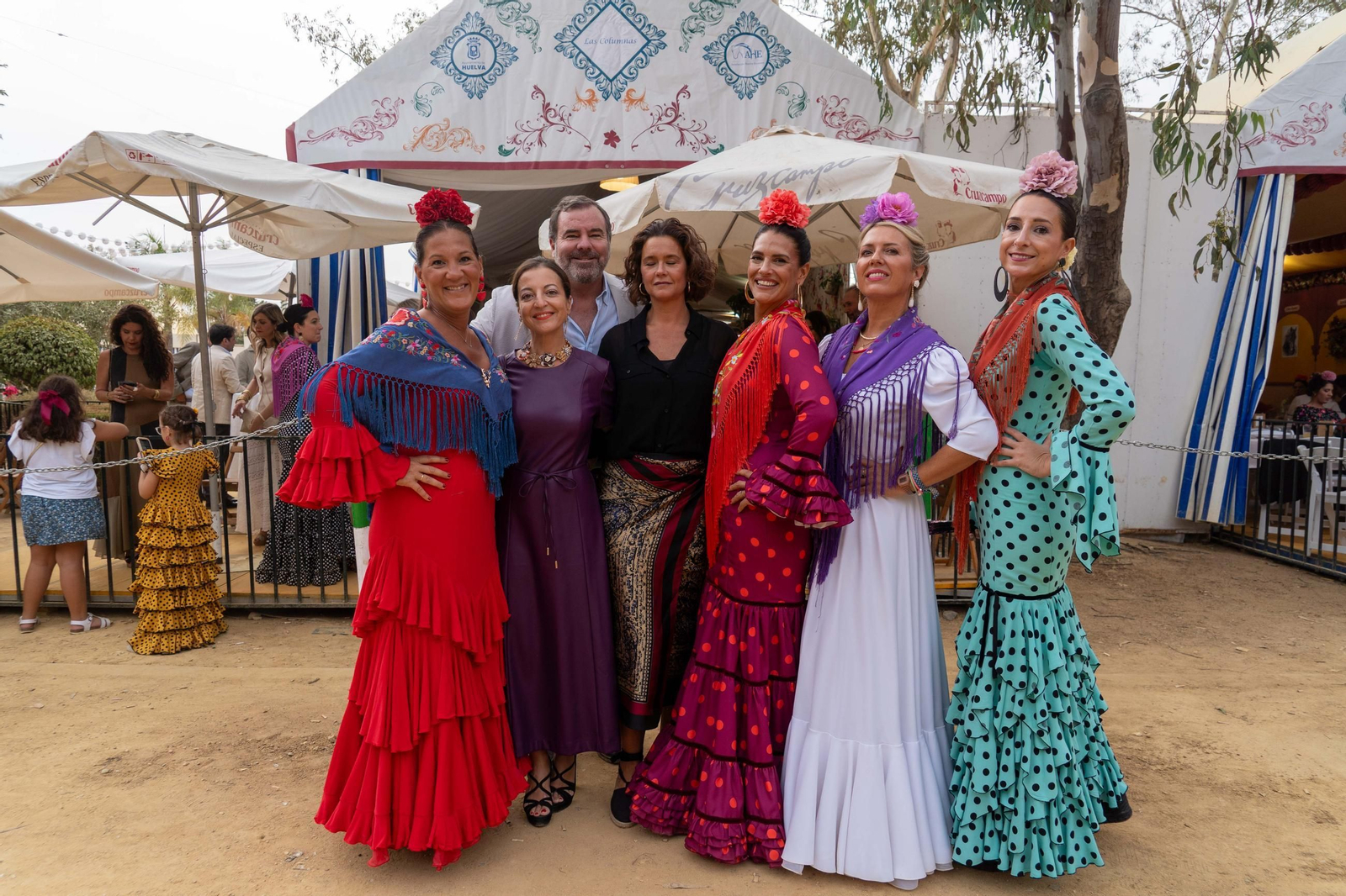 Imágenes del ambiente del ambiente de la tarde del domingo en la Feria de Otoño y del Caballo 2025 de Huelva