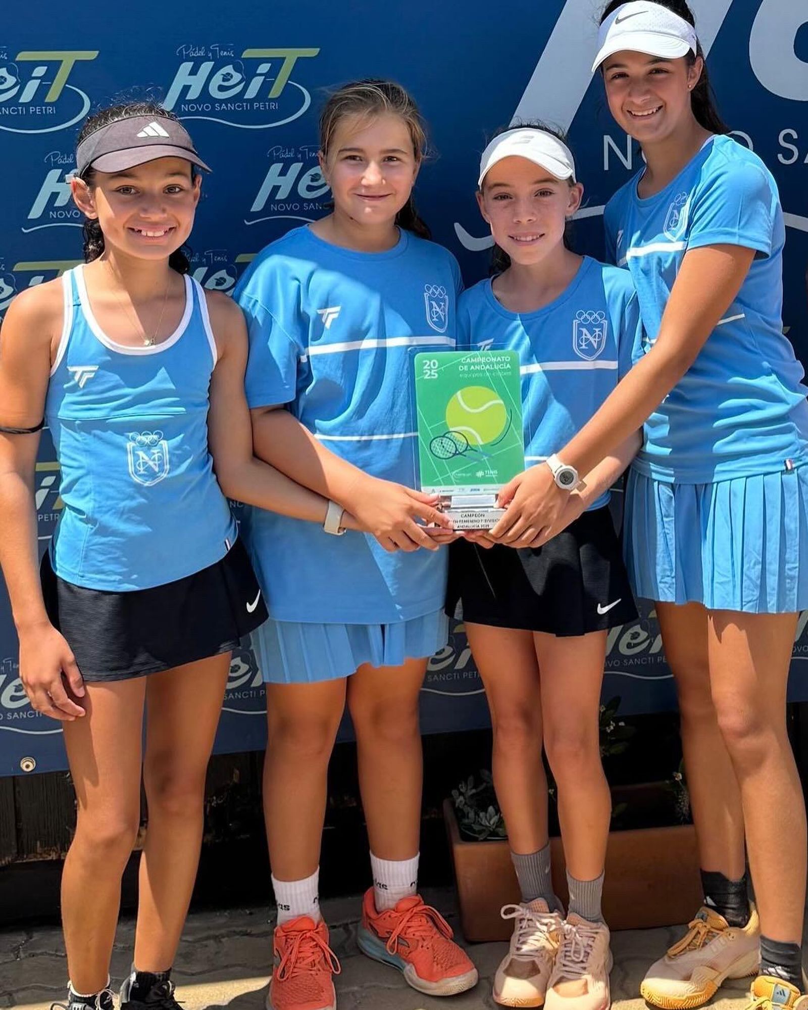 Las jugadoras del Club Nazaret alevín, campeonas de Andalucía.