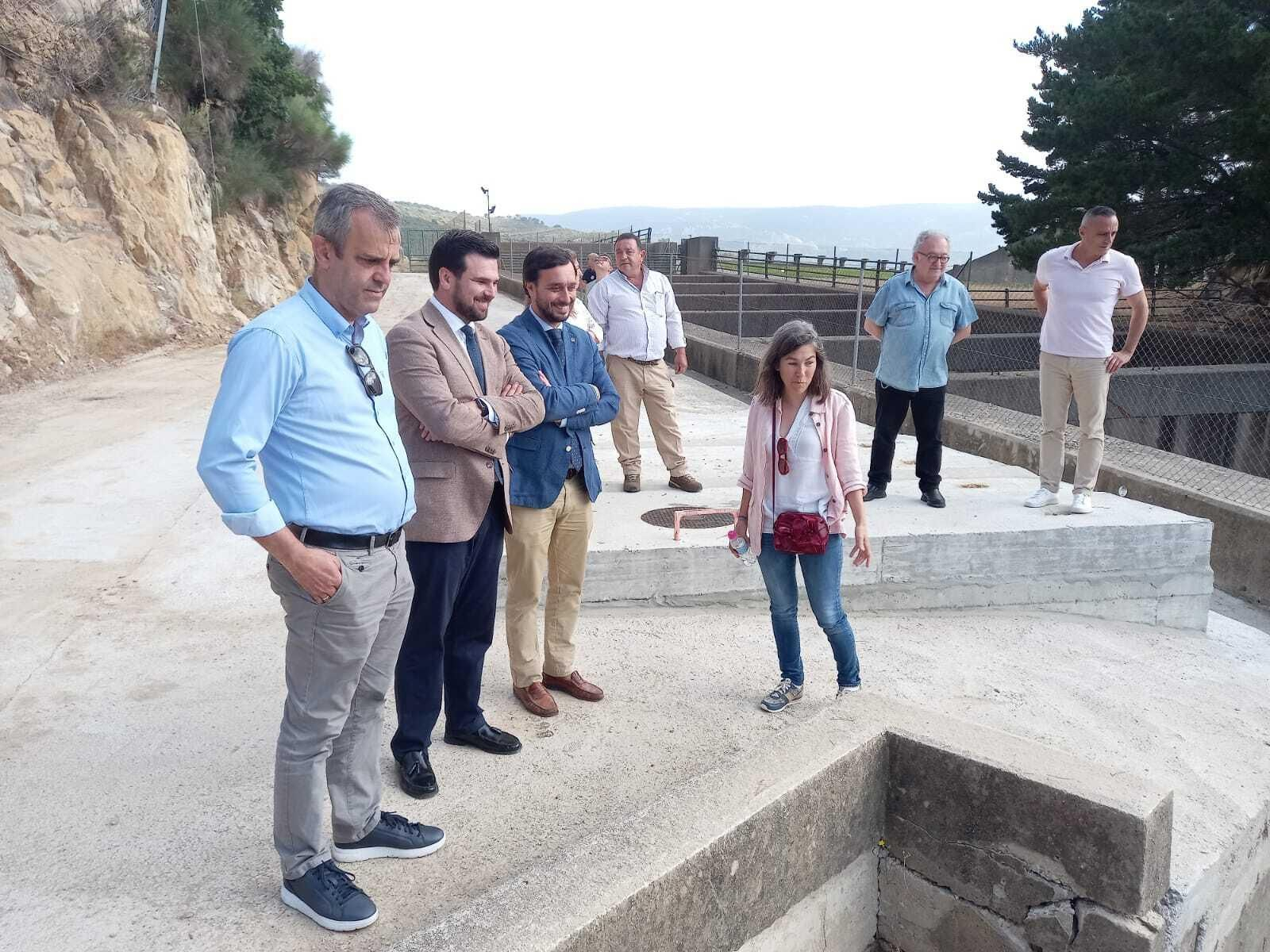 El director general de Infraestructuras del Agua, y el delegado territorial, en la presa de Charco Redondo El director general de Infraestructuras del Agua, y el delegado territorial, en la presa de Charco Redondo