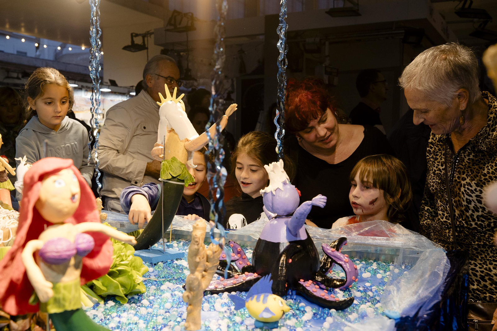 Las imágenes de la fiesta de los Tosantos en el Mercado Central