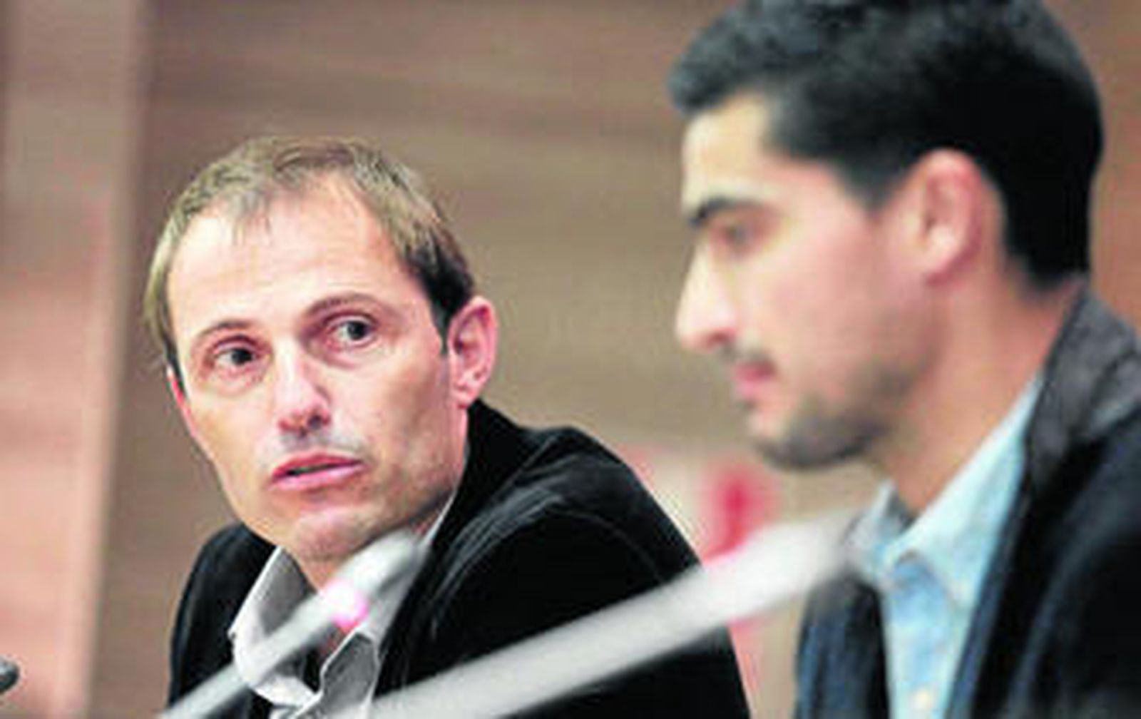 Arnau coge la palabra en la presentación de Chory Castro, ayer.