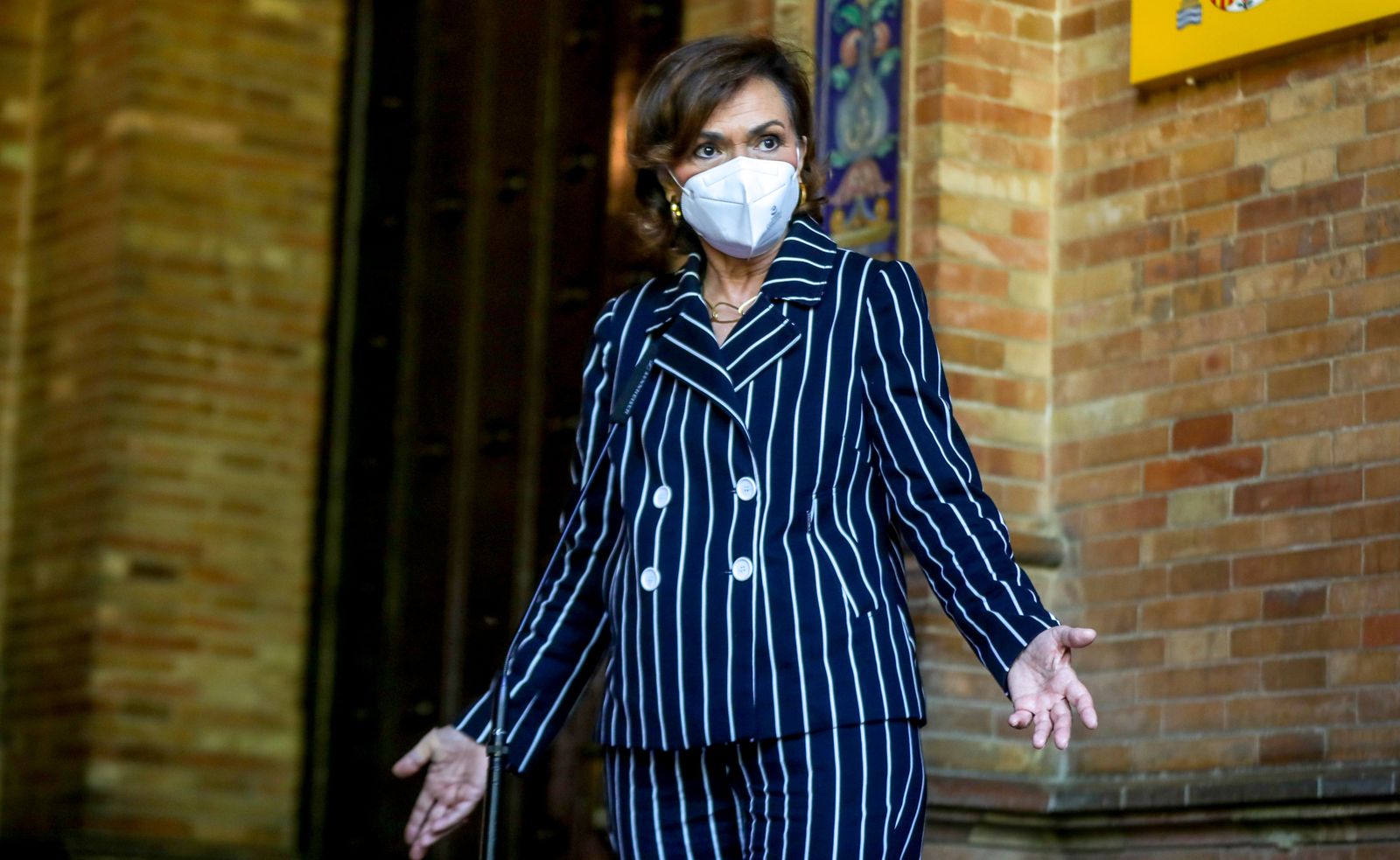 Carmen Calvo, atiende a los medios en Sevilla, este viernes.