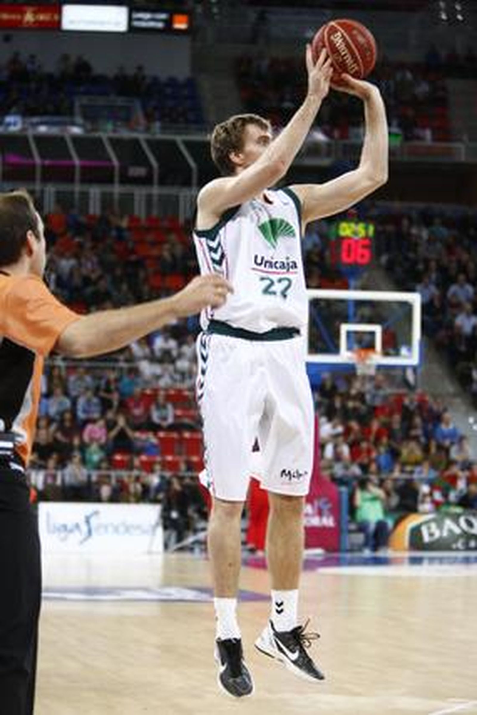 Las imágenes del Caja Laboral-Unicaja

Foto: Josu Izarra