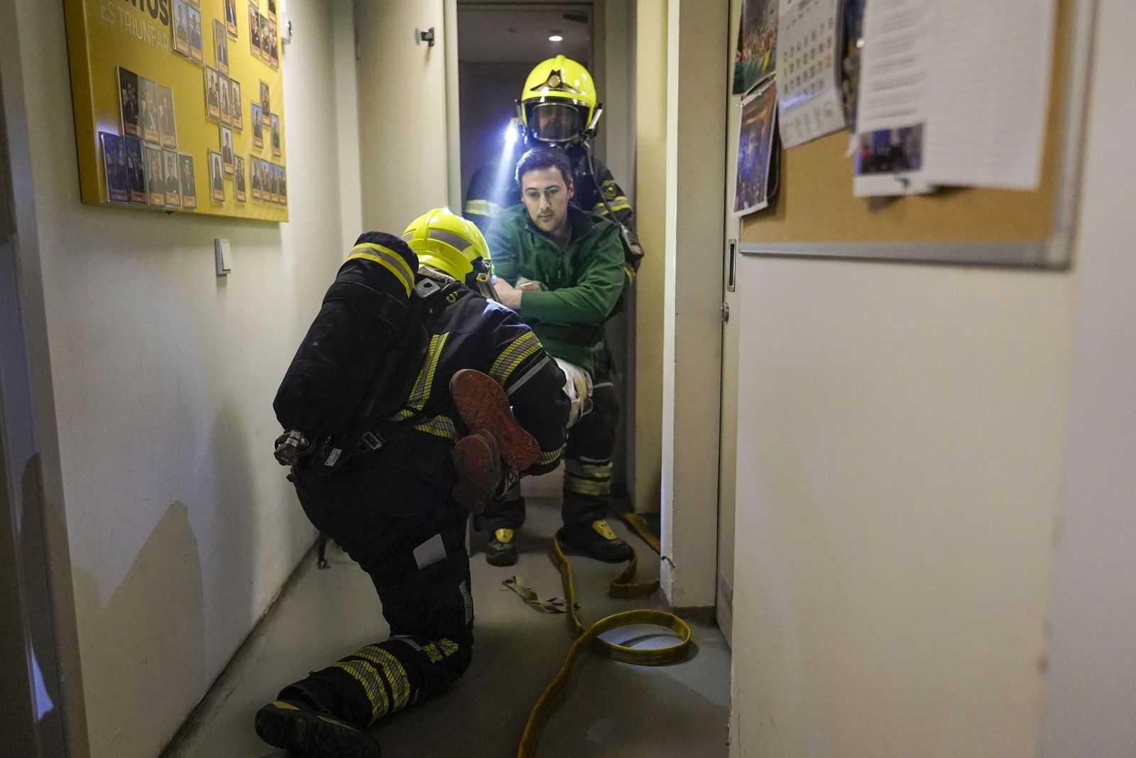 El simulacro de incendio organizado por el Servicio de Extinción de Incendios de los Bomberos, en imágenes