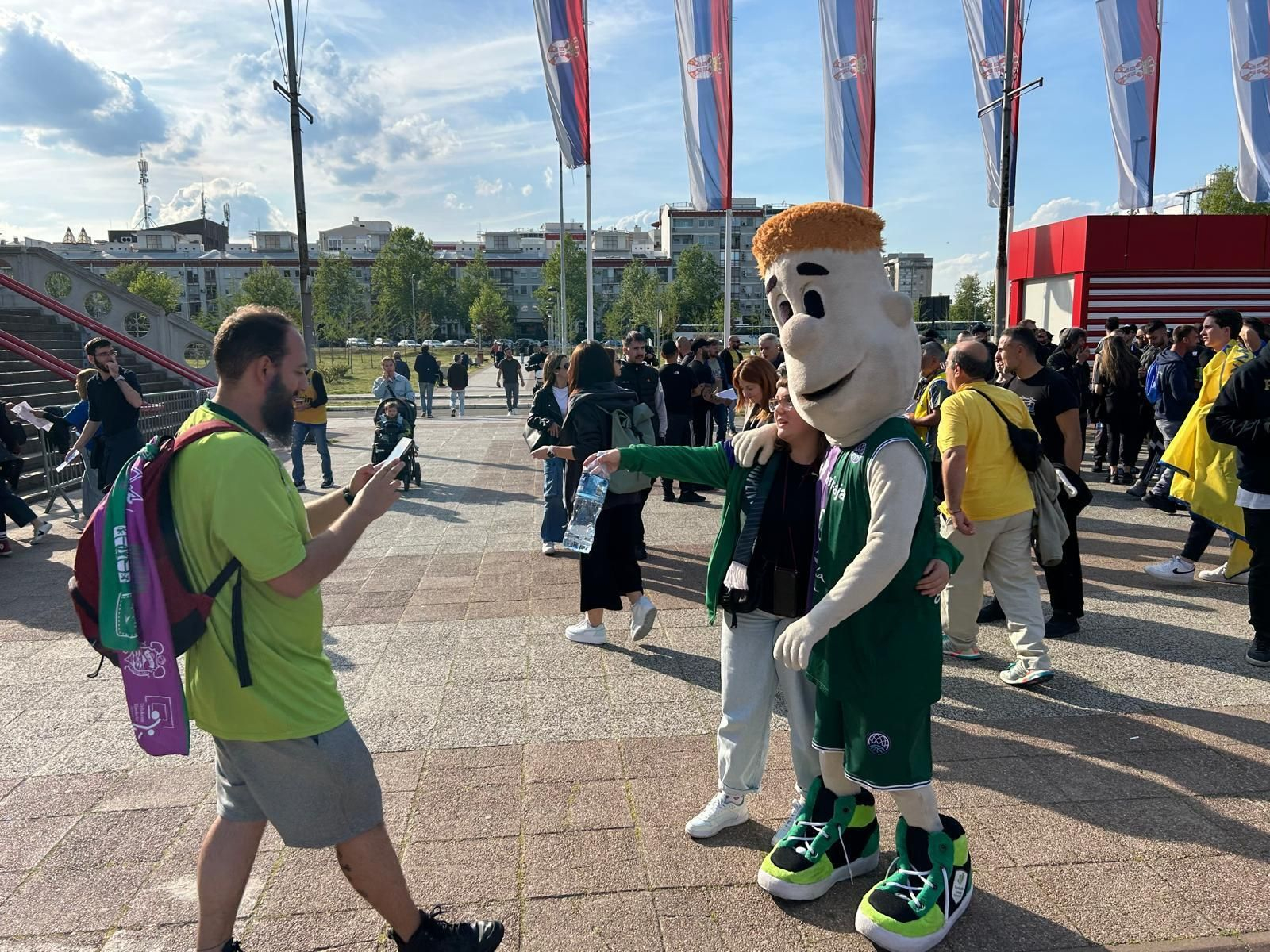 Búscate en las gradas del Belgrado Arena durante la Final Four de la BCL