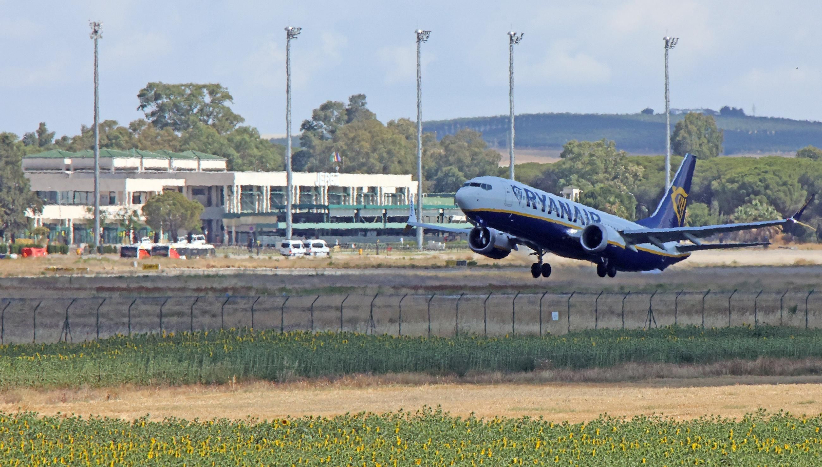 Un avión de Ryanair despegando del Aeropuerto de Jerez, en una imagen de archivo.