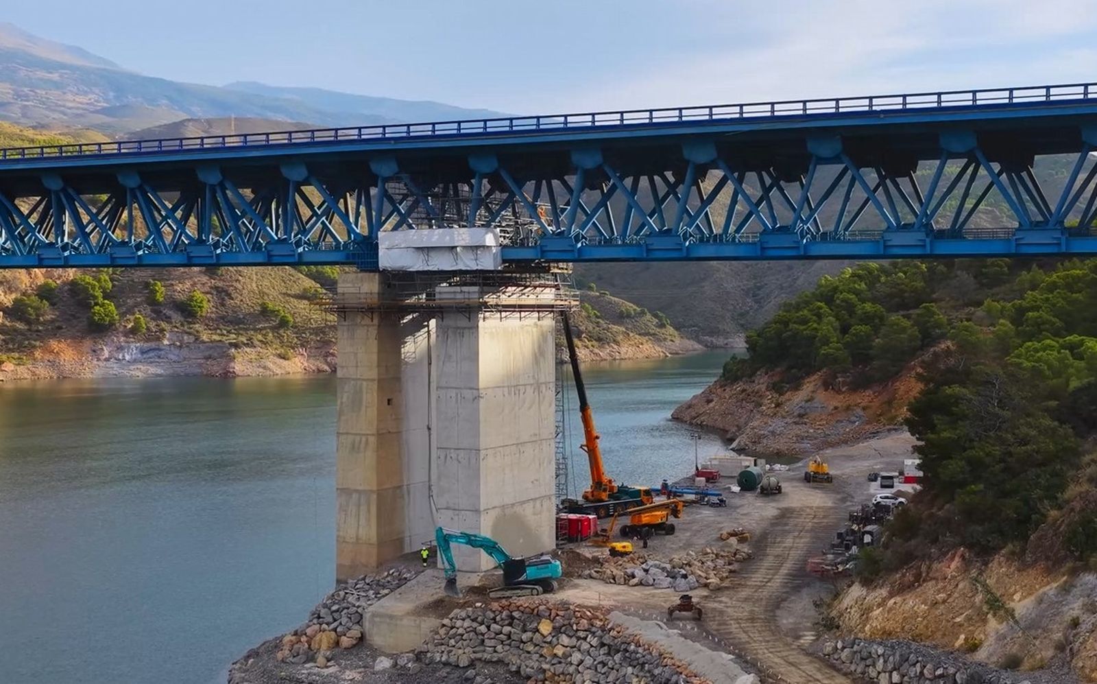 Vista de las obras de contrucción del viaducto de Rules (Granada).