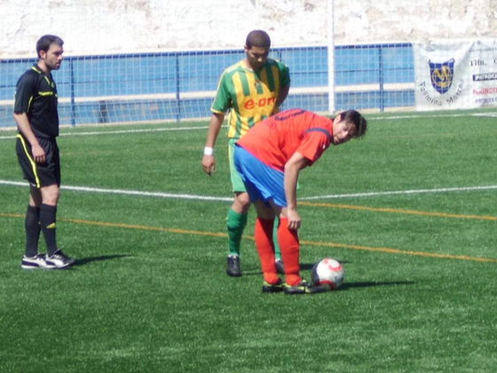 Los barreños, que enlazan cuatro jornadas sin perder, arrancan un punto en Peñarroya y aplazan el descenso al caer el Marinaleda./Fotos:Ernesto Mauris

Foto: Ernesto Mauris