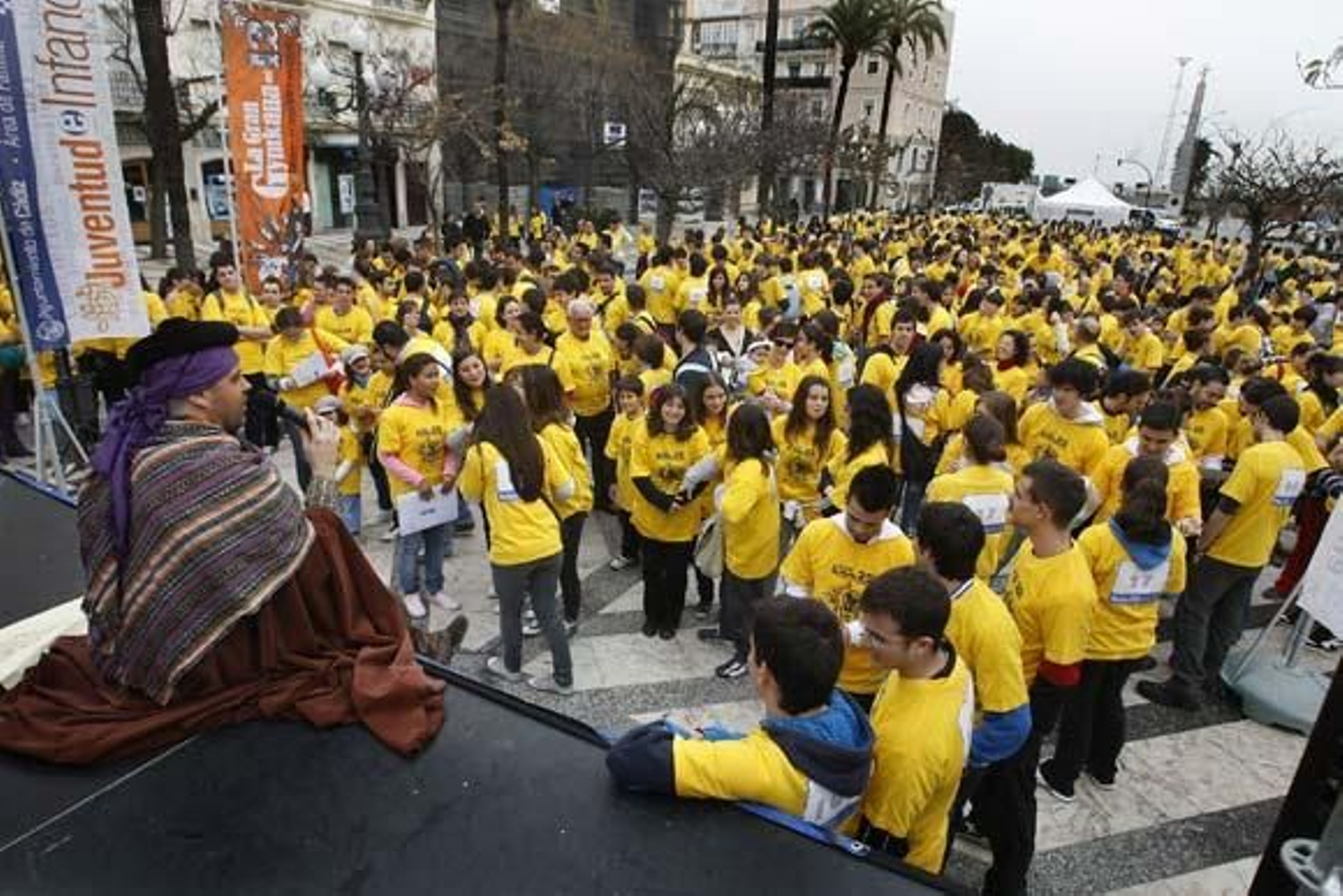 La plaza de San Juan de Dios ha sido el punto de partida de esta tercera edición de la prueba, en la que participan 110 grupos

Foto: Jose Braza
