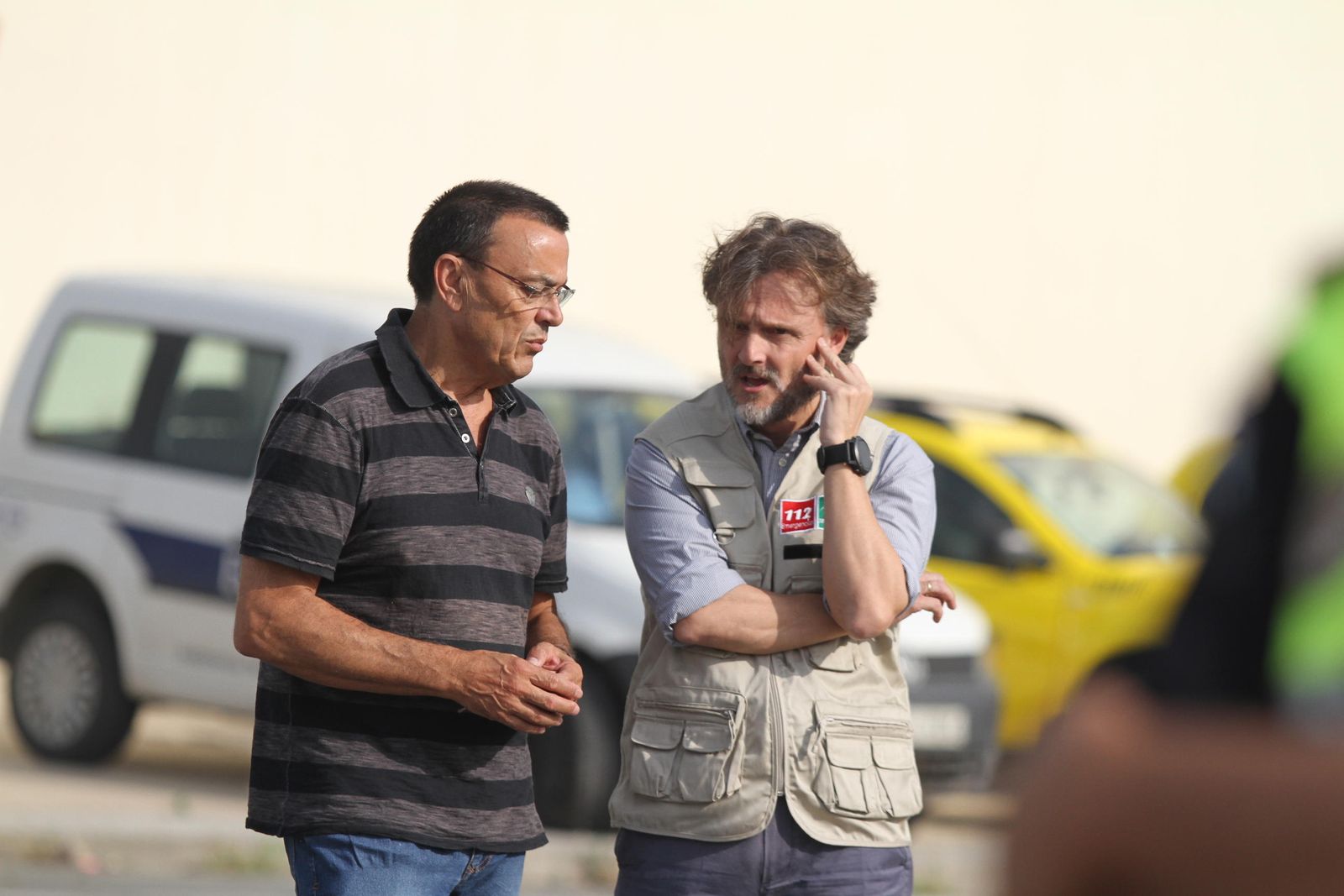 José Fiscal e Ignacio Caraballo, en el puesto de control de Moguer.