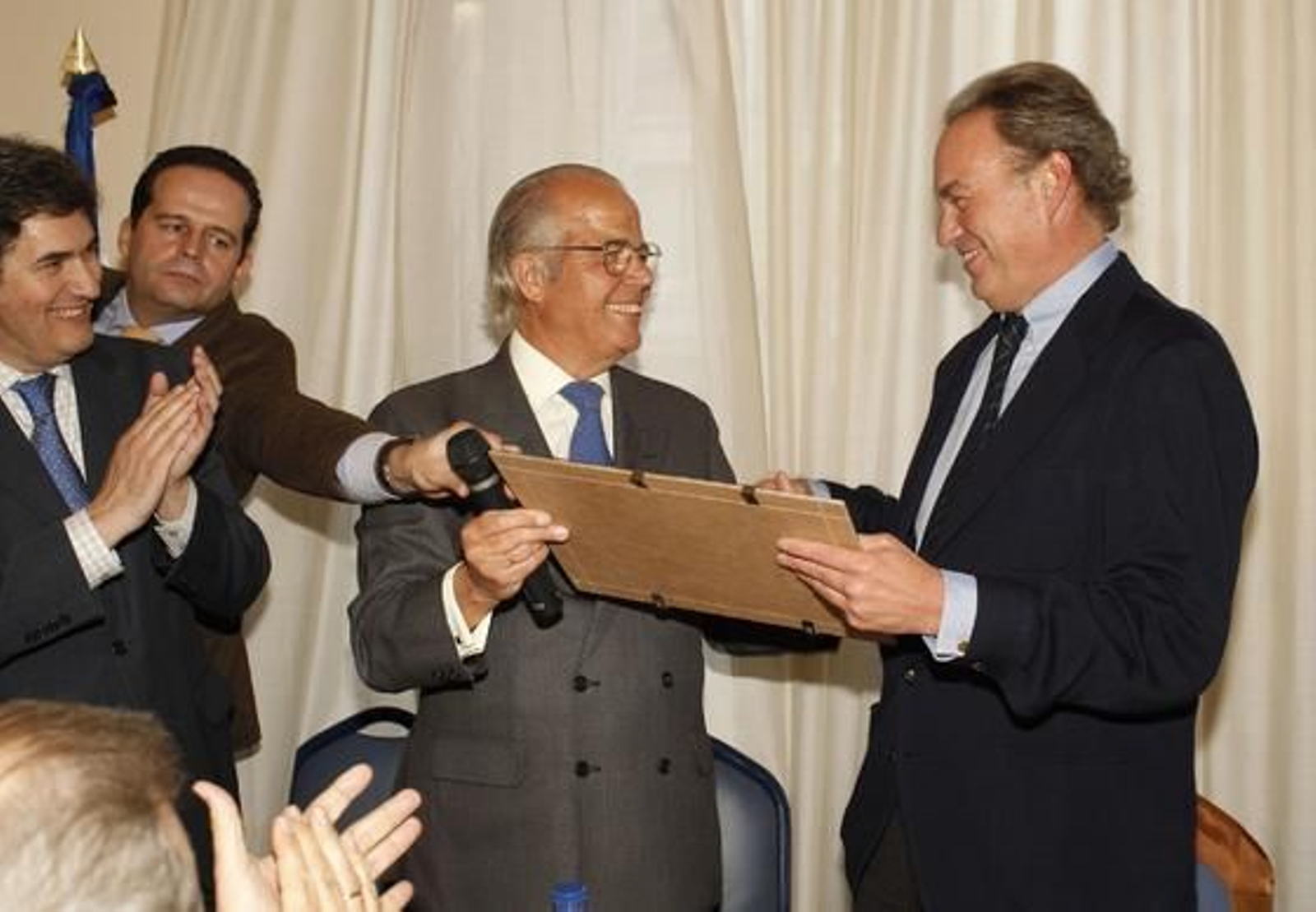 Los jerezanos afincados en Madrid se dieron cita en el Centro Cultural de los ejércitos para rendir homenaje a Bertín Osborne./José Ramón Ladra

Foto: Jose Ramon Ladra