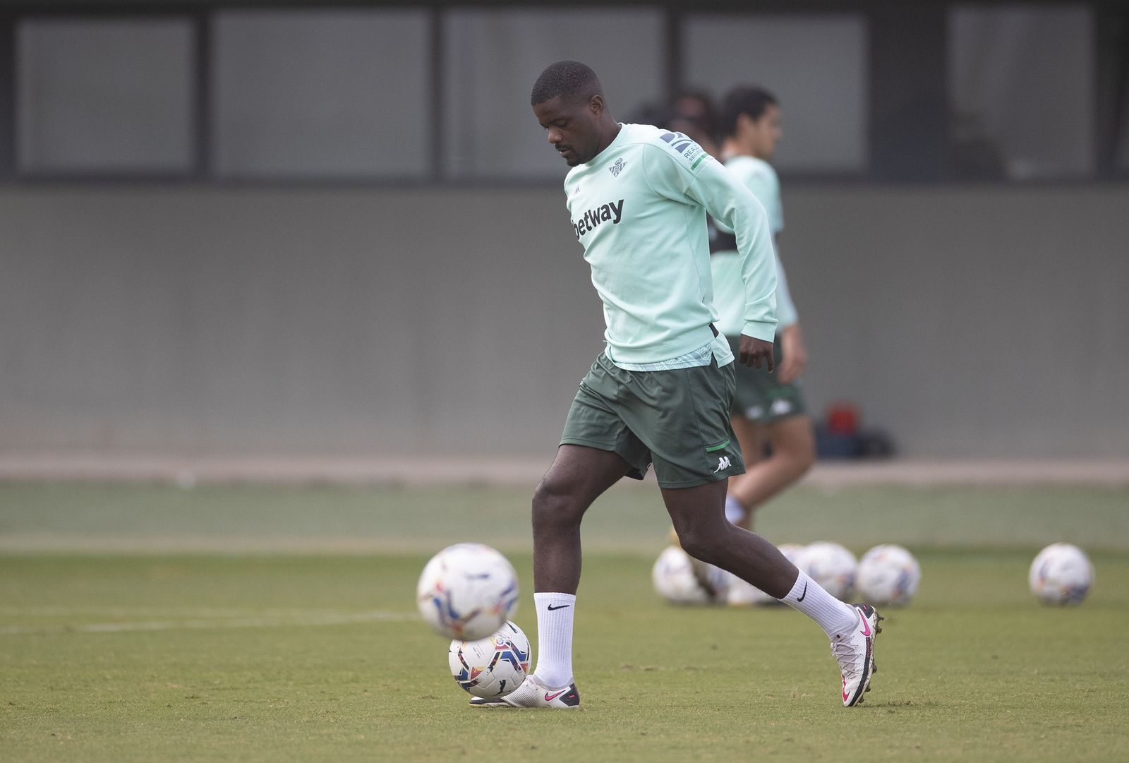 William Carvalho se entrena en la ciudad deportiva del Betis.